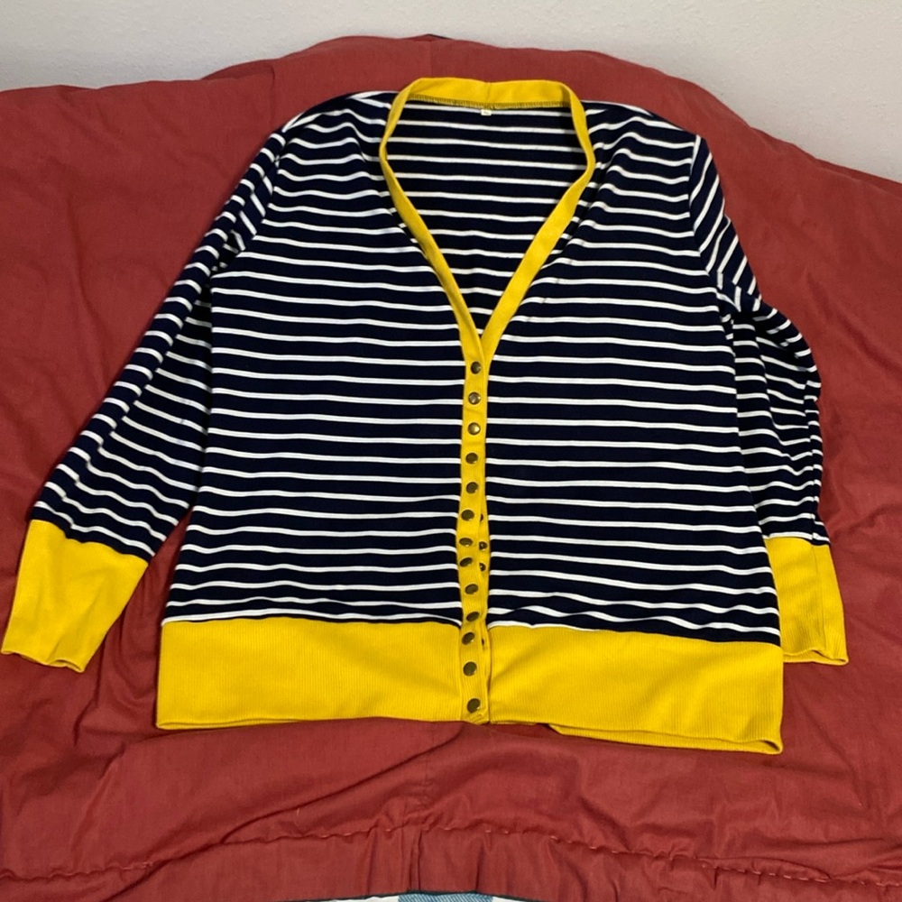 Women’s long sleeved sweater